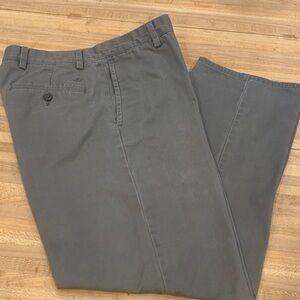 Men’s Dockers D2. Olive Pant  Size 33 x 30